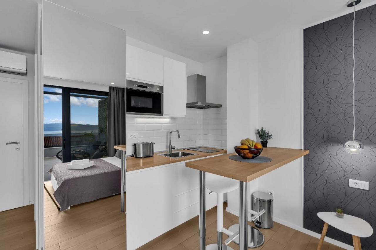 Apartments Lucky Brela Exterior photo